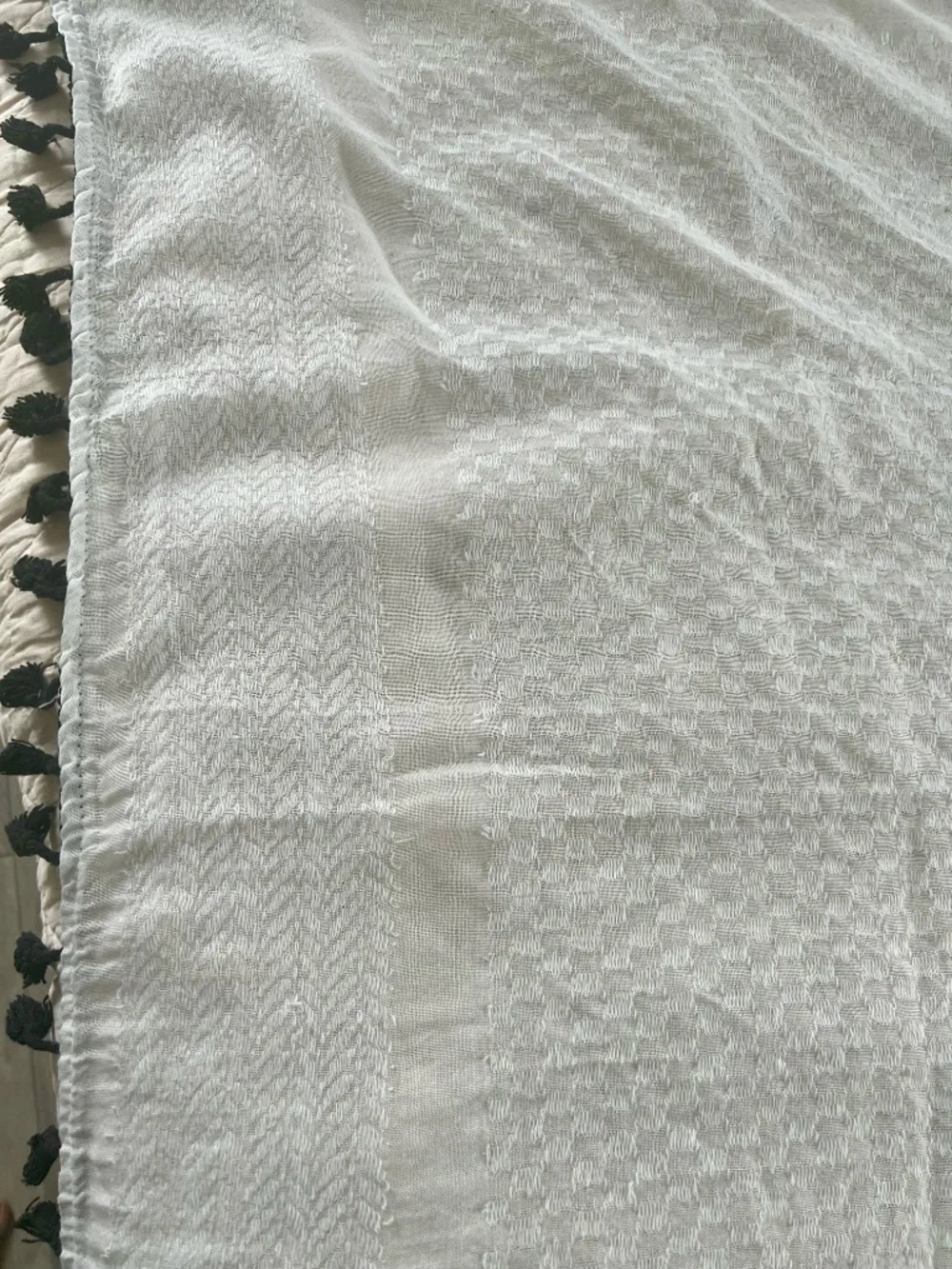 Majdal Hirbawi® Kufiya (White w/ Black) (Wrap, Scarf, Versatile)
